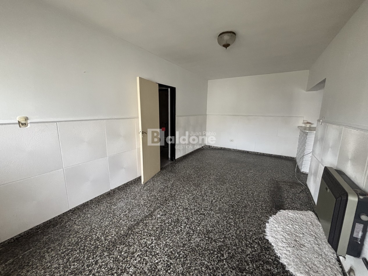 CASA EN VENTA EN SANTA ROSA LA PAMPA - MUY BUENA UBICACION