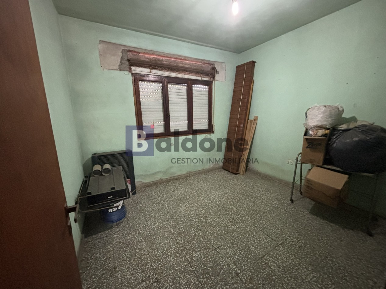EN VENTA - AMPLIA CASA SOBRE CALLE 2 E/ 21 Y 23 - GRAL, PICO