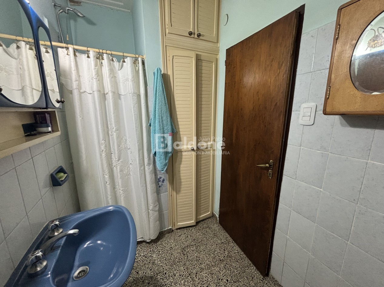 EN VENTA - CASA + DOS DEPARTAMENTOS - CALLE 10 E/ 5 y 7 - GRAL. PICO