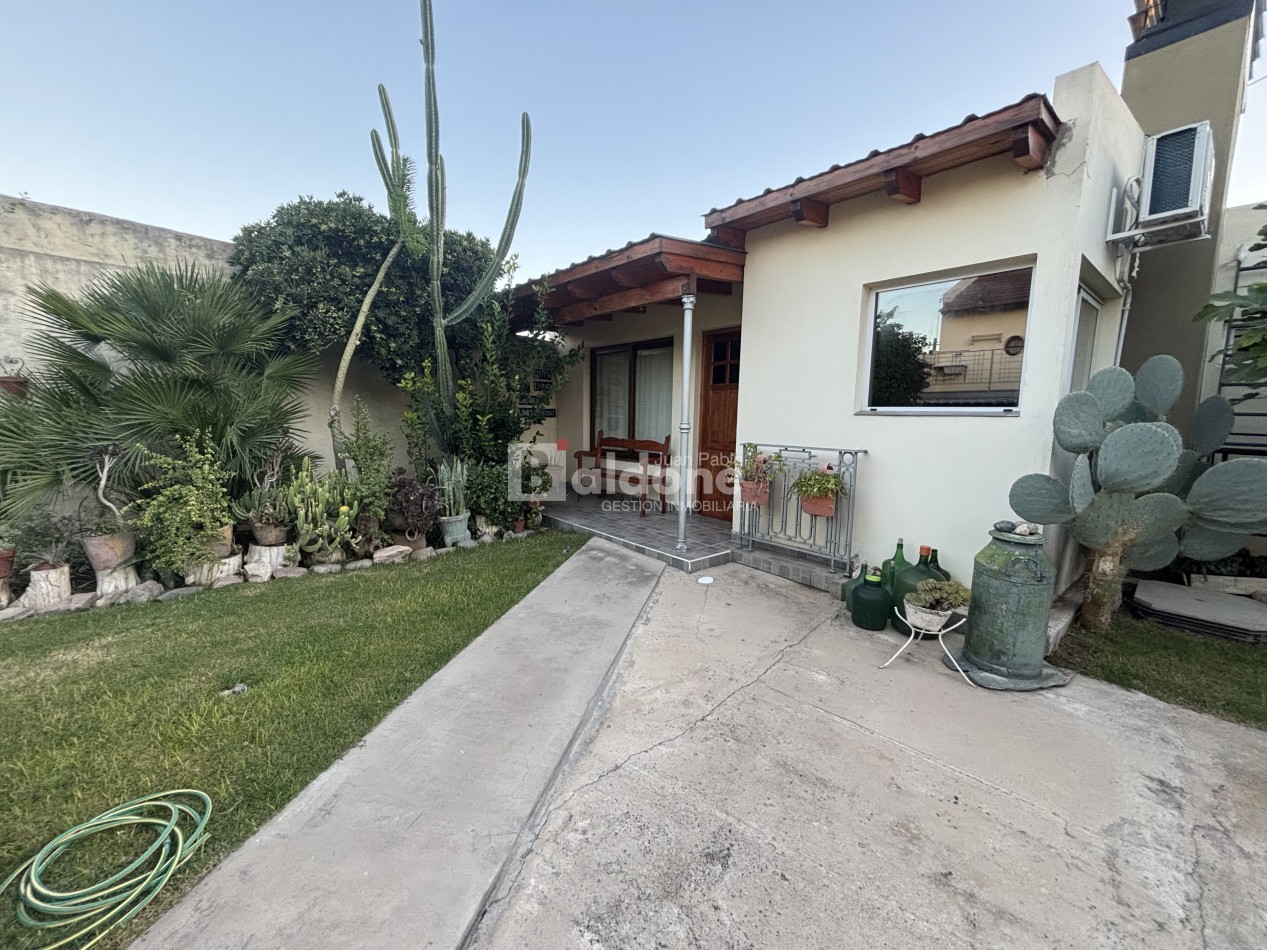 EN VENTA - CASA + DOS DEPARTAMENTOS - CALLE 10 E/ 5 y 7 - GRAL. PICO