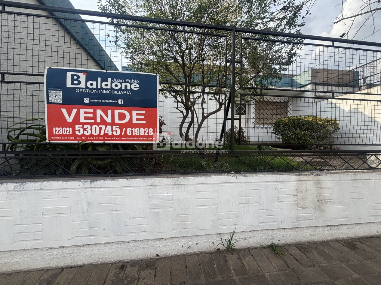 CASA EN VENTA EN SANTA ROSA LA PAMPA - MUY BUENA UBICACION