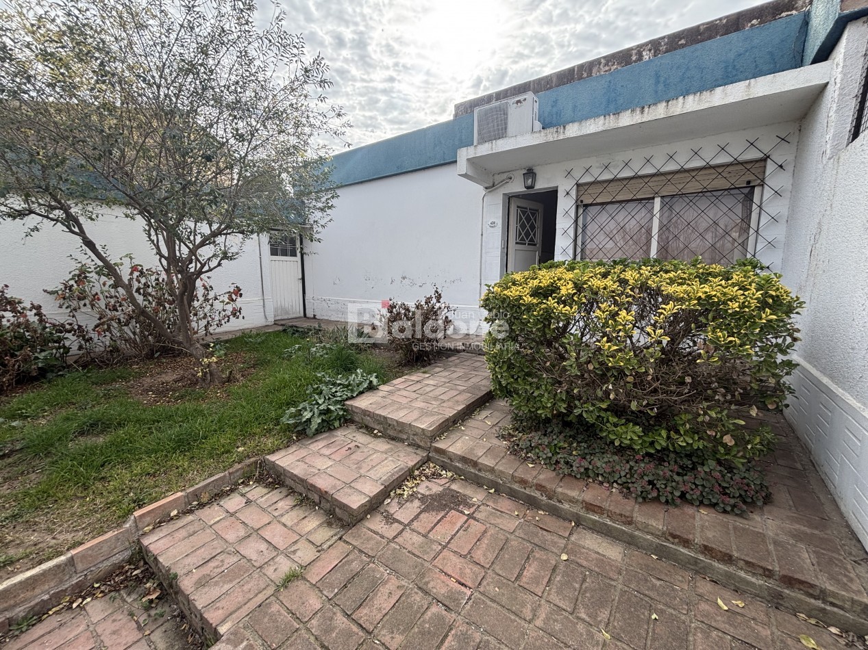 CASA EN VENTA EN SANTA ROSA LA PAMPA - MUY BUENA UBICACION