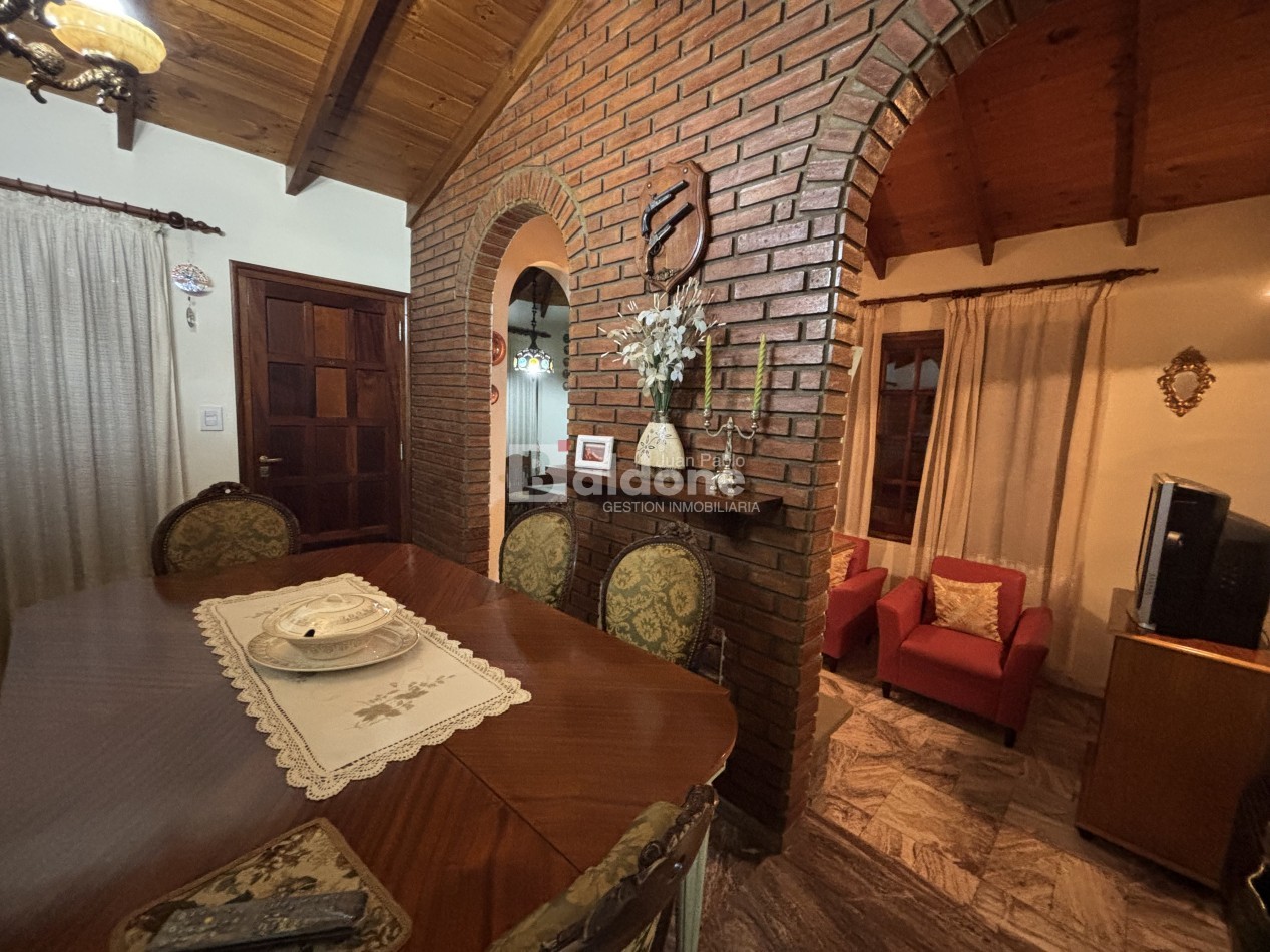 EN VENTA - CASA + DOS DEPARTAMENTOS - CALLE 10 E/ 5 y 7 - GRAL. PICO