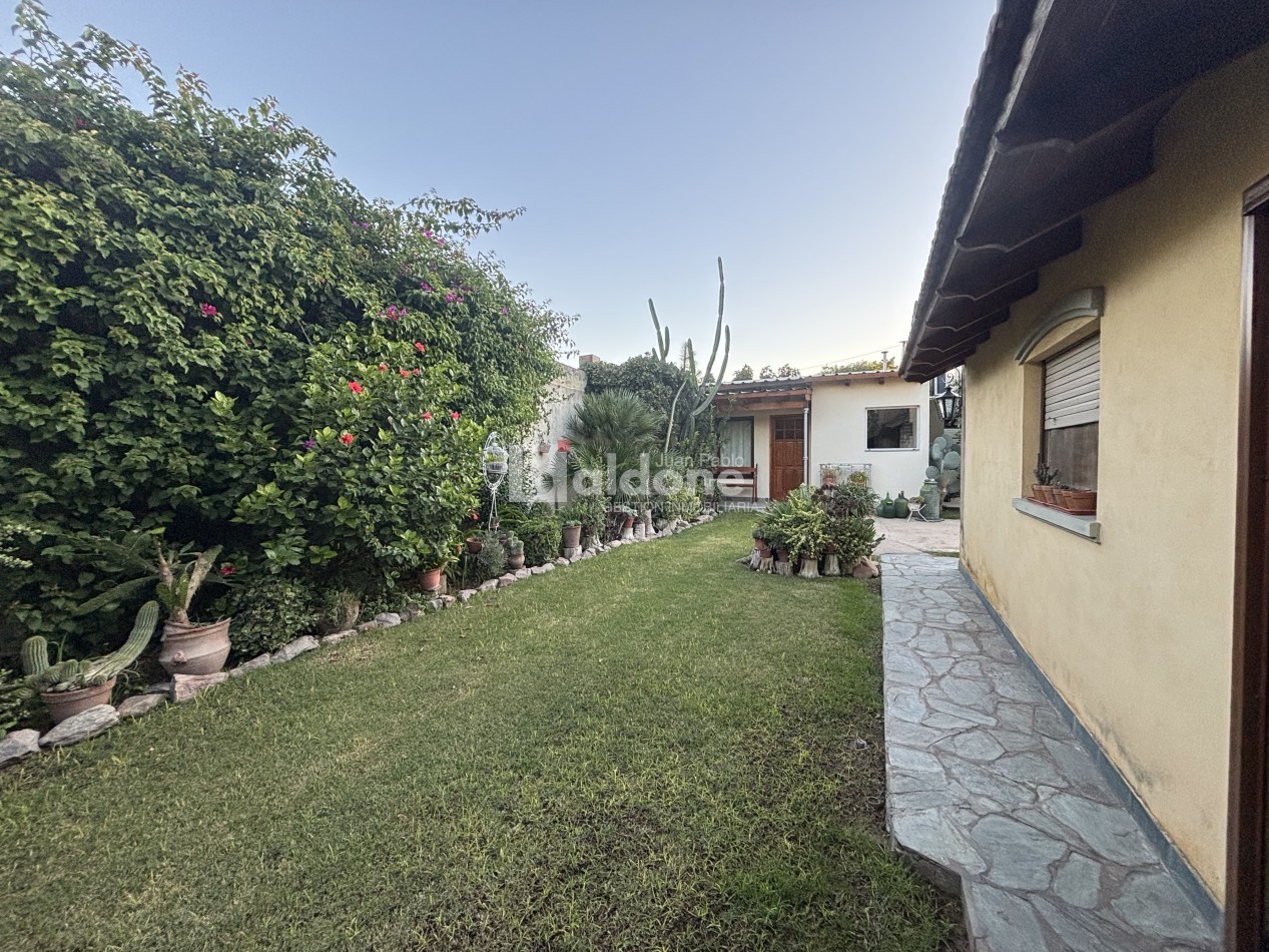 EN VENTA - CASA + DOS DEPARTAMENTOS - CALLE 10 E/ 5 y 7 - GRAL. PICO