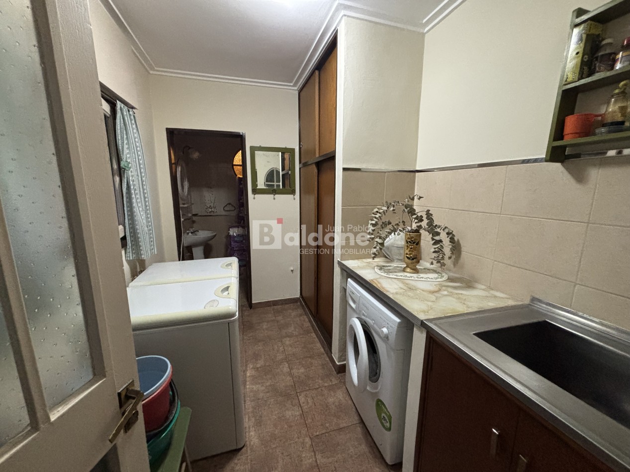 EN VENTA - CASA + DOS DEPARTAMENTOS - CALLE 10 E/ 5 y 7 - GRAL. PICO