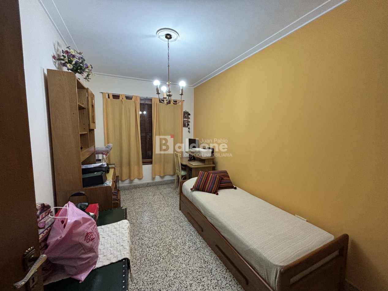 EN VENTA - CASA + DOS DEPARTAMENTOS - CALLE 10 E/ 5 y 7 - GRAL. PICO
