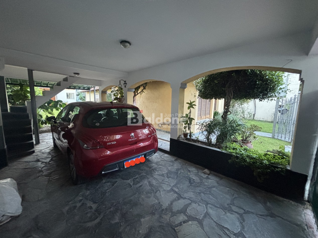 EN VENTA - CASA + DOS DEPARTAMENTOS - CALLE 10 E/ 5 y 7 - GRAL. PICO