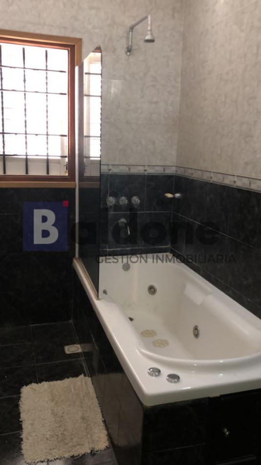 EN VENTA - Exclusiva y amplia casa en General Pico