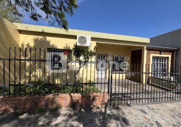 EN VENTA CASA EN CALLE 6 E/ 25 Y 27 - GRAL. PICO 